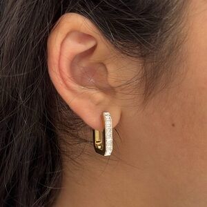 Elegant Gold earring with 18k gold plated
